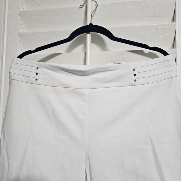 JM Collection White Capris - Picture 3 of 10